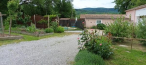 Maisonnette et piscine